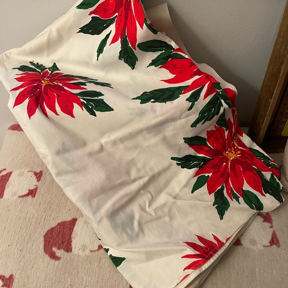 Vintage rectangular Christmas tablecloth in excellent condition - Picture 2 of 2